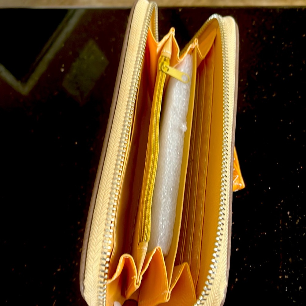 Wallet - Picture 3 of 5